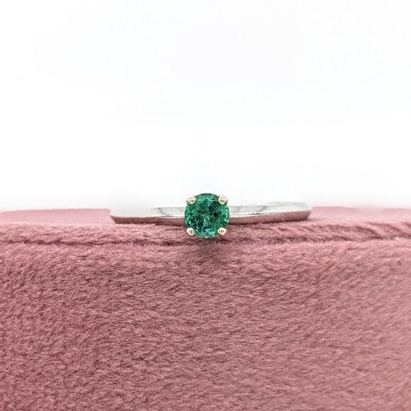 Emerald Ring in Solid 14k Gold | Solitaire Ring | Fine Jewelry - Picture 5 of 8